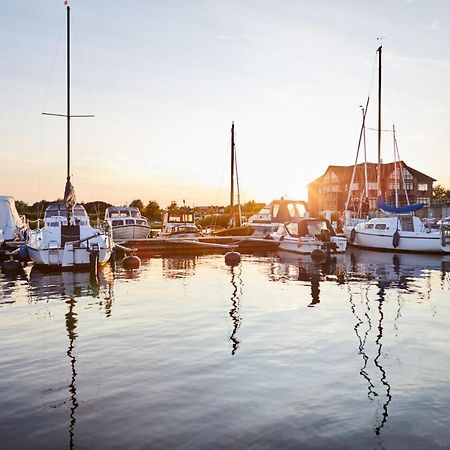 Bades Huk Marina Hotel Hohen Wieschendorf Екстер'єр фото