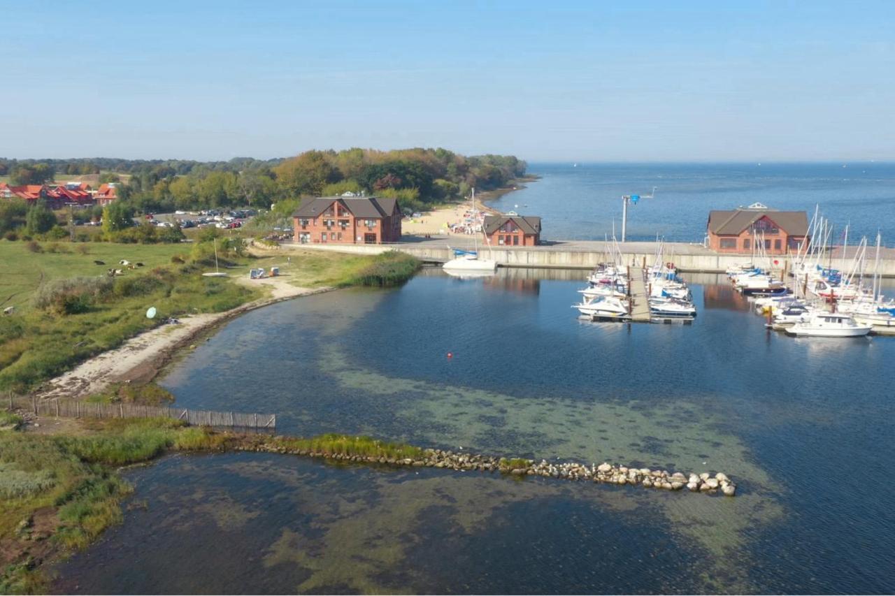 Bades Huk Marina Hotel Hohen Wieschendorf Екстер'єр фото